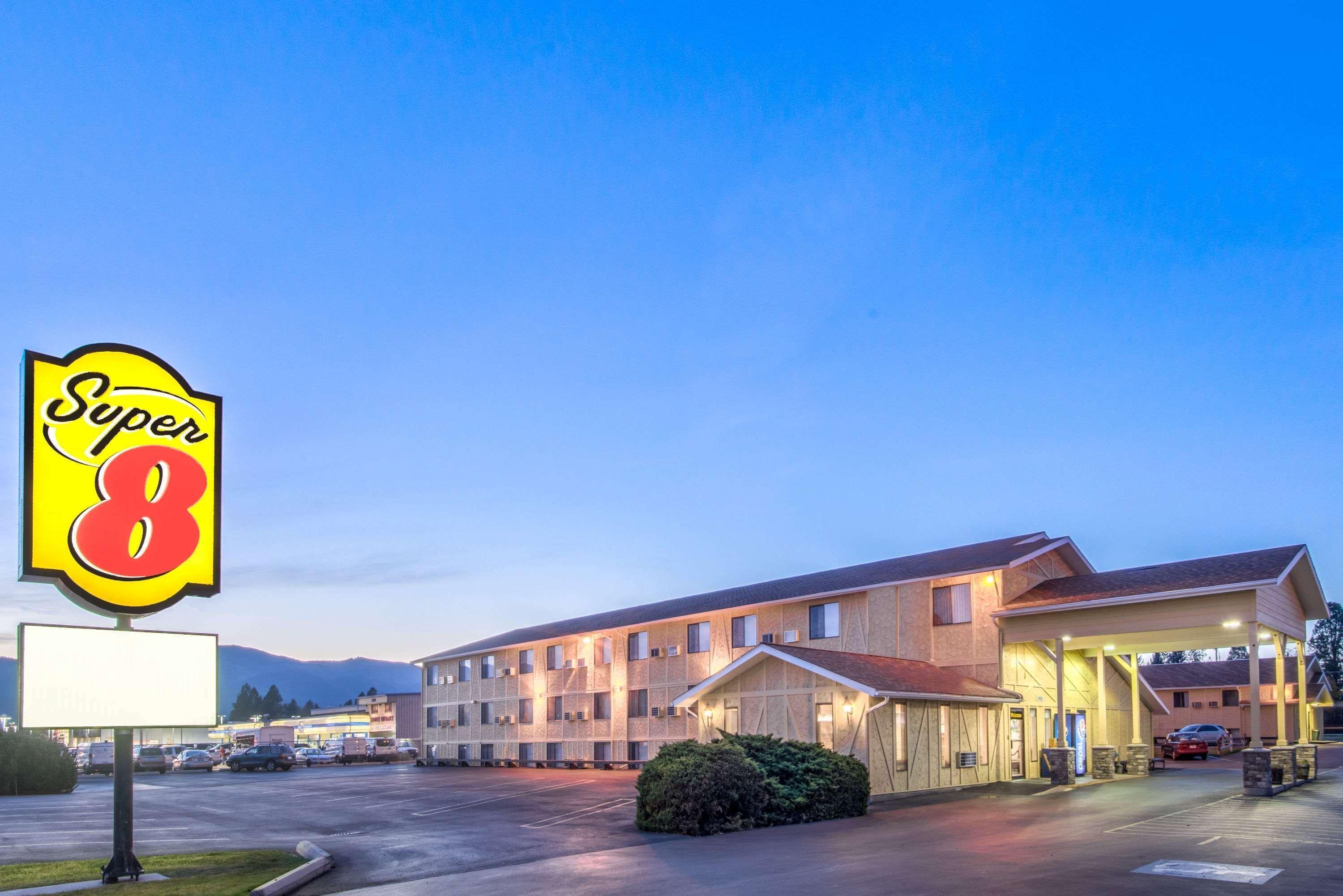 Super 8 By Wyndham Missoula/Brooks Street Hotel Exterior photo